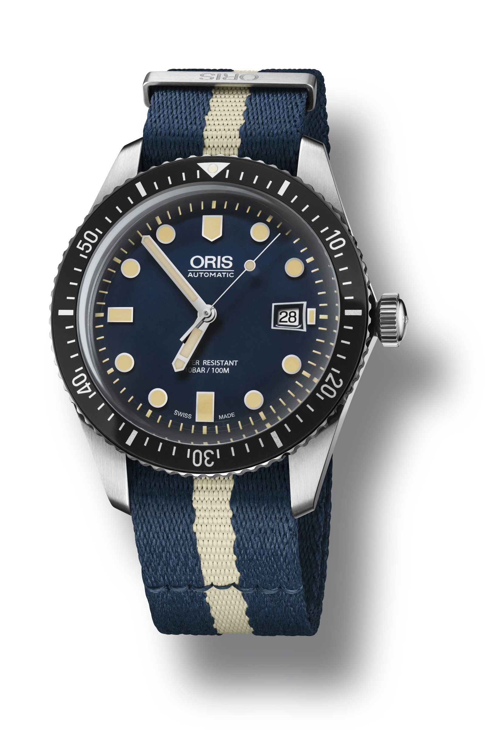 Oris Divers Sixty-Five luxury timepiece - detailed view