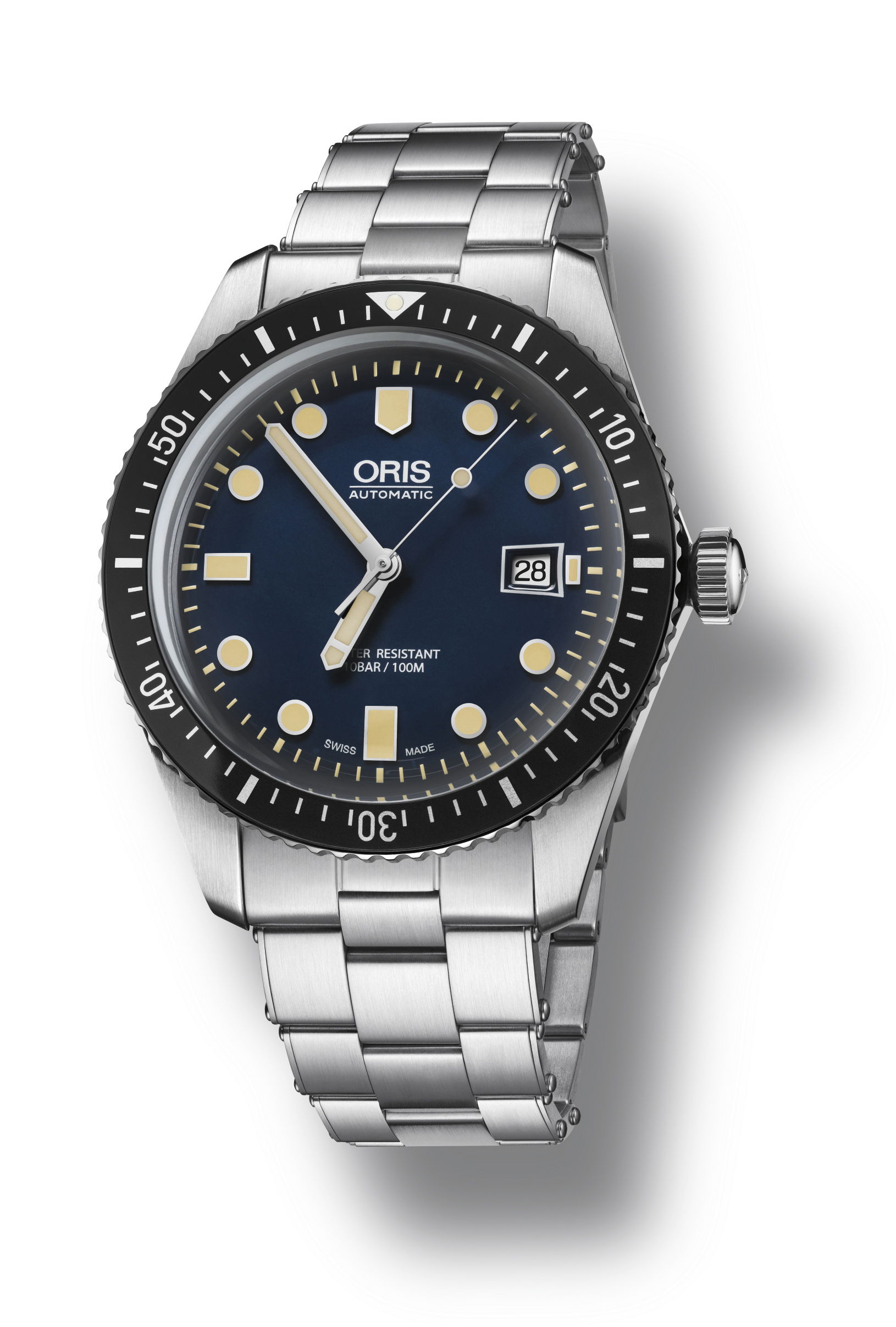 Oris Divers Sixty-Five luxury timepiece - detailed view