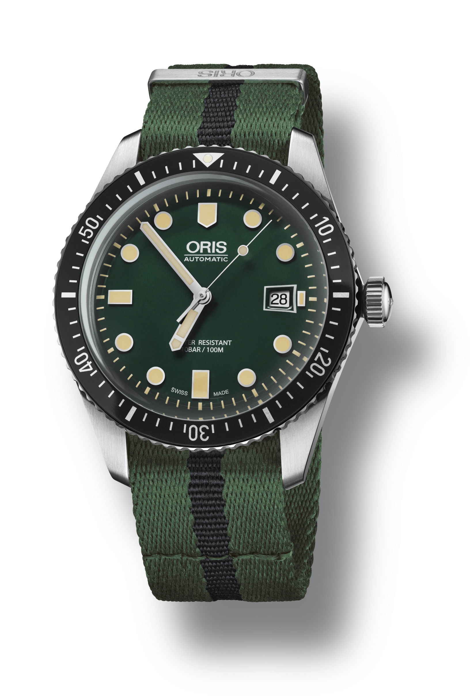 Oris Divers Sixty-Five luxury timepiece - detailed view