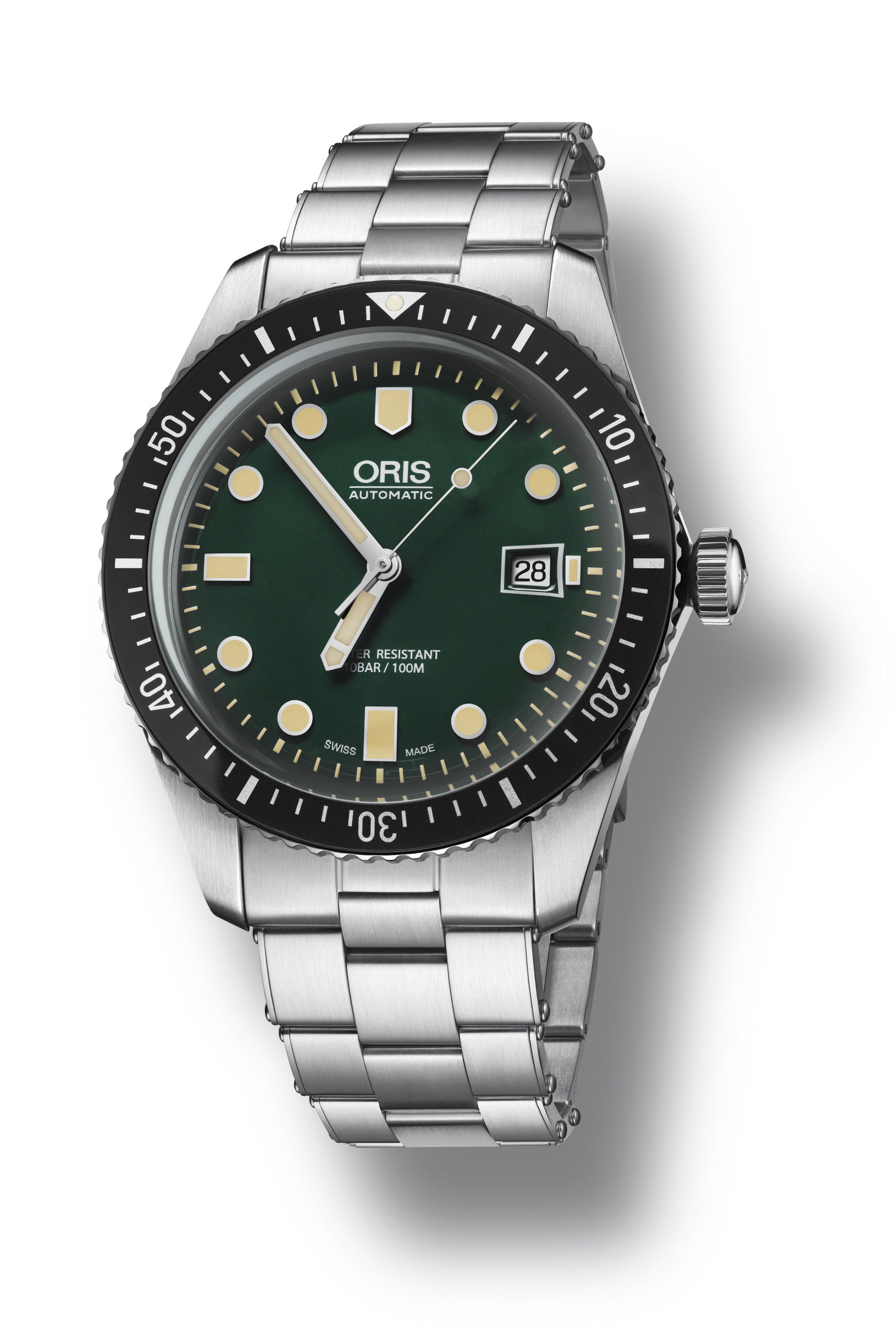 Oris Divers Sixty-Five luxury timepiece - detailed view