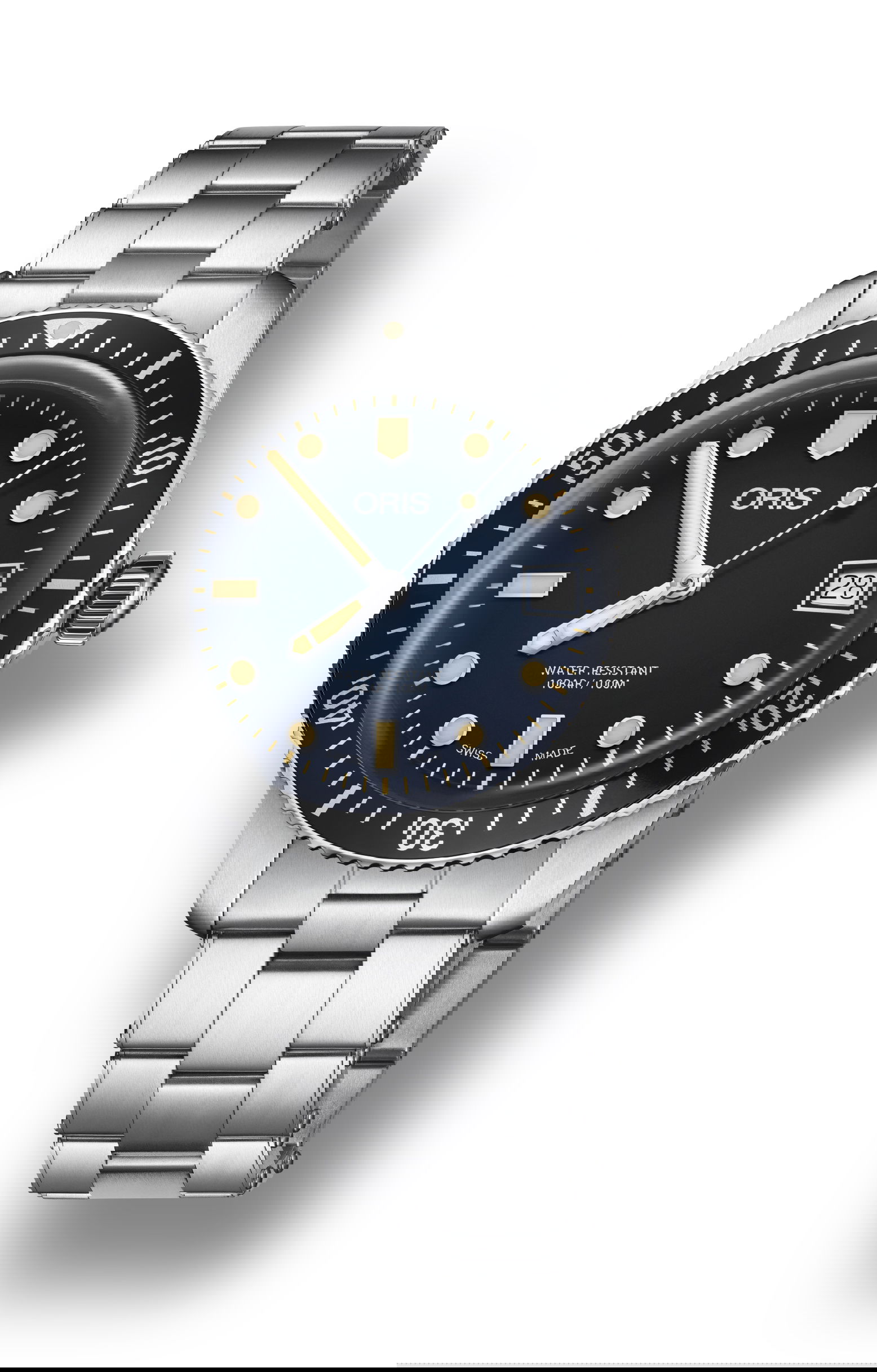 Oris Divers Sixty-Five luxury timepiece - detailed view