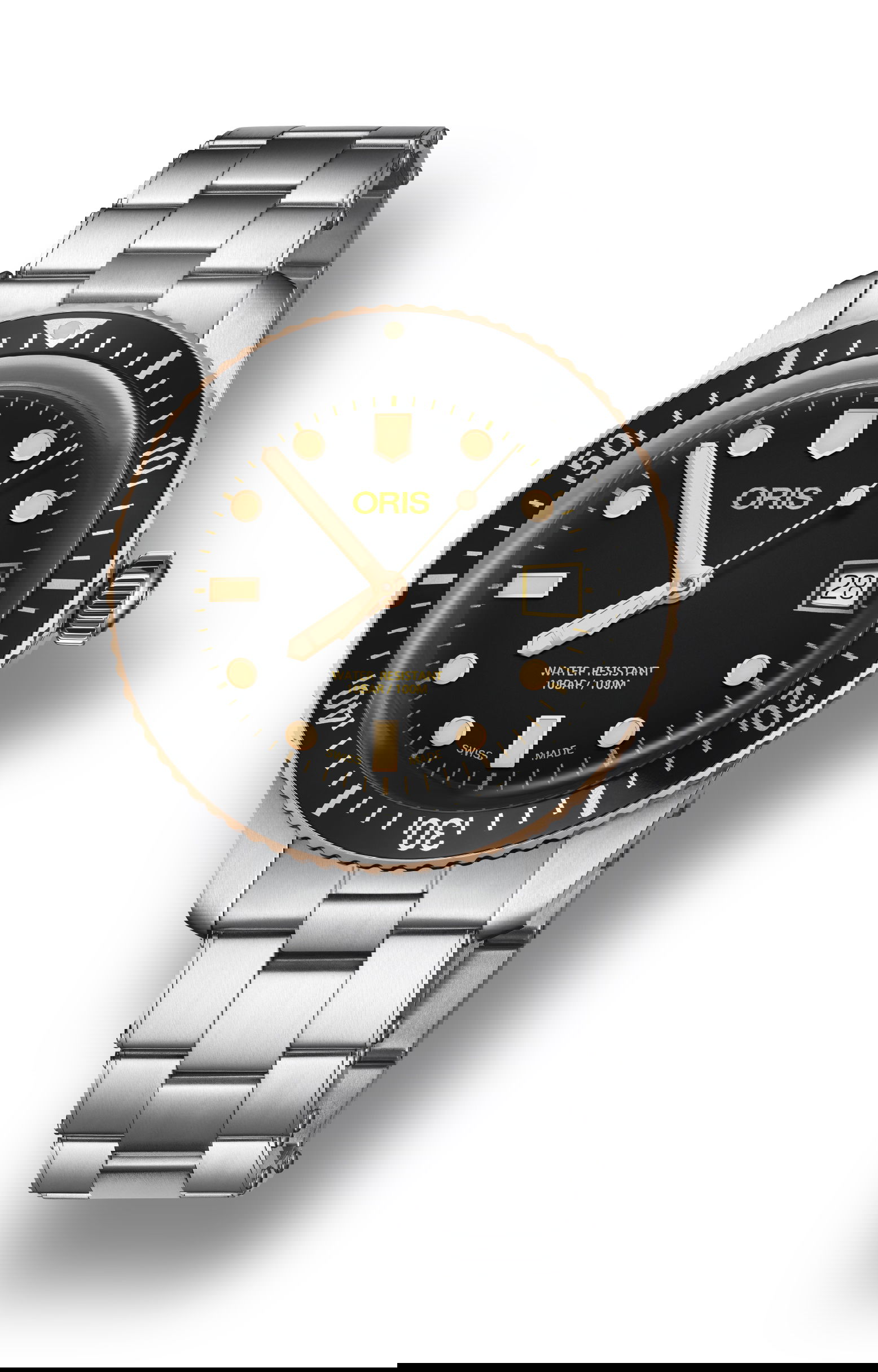 Oris Divers Sixty-Five luxury timepiece - detailed view
