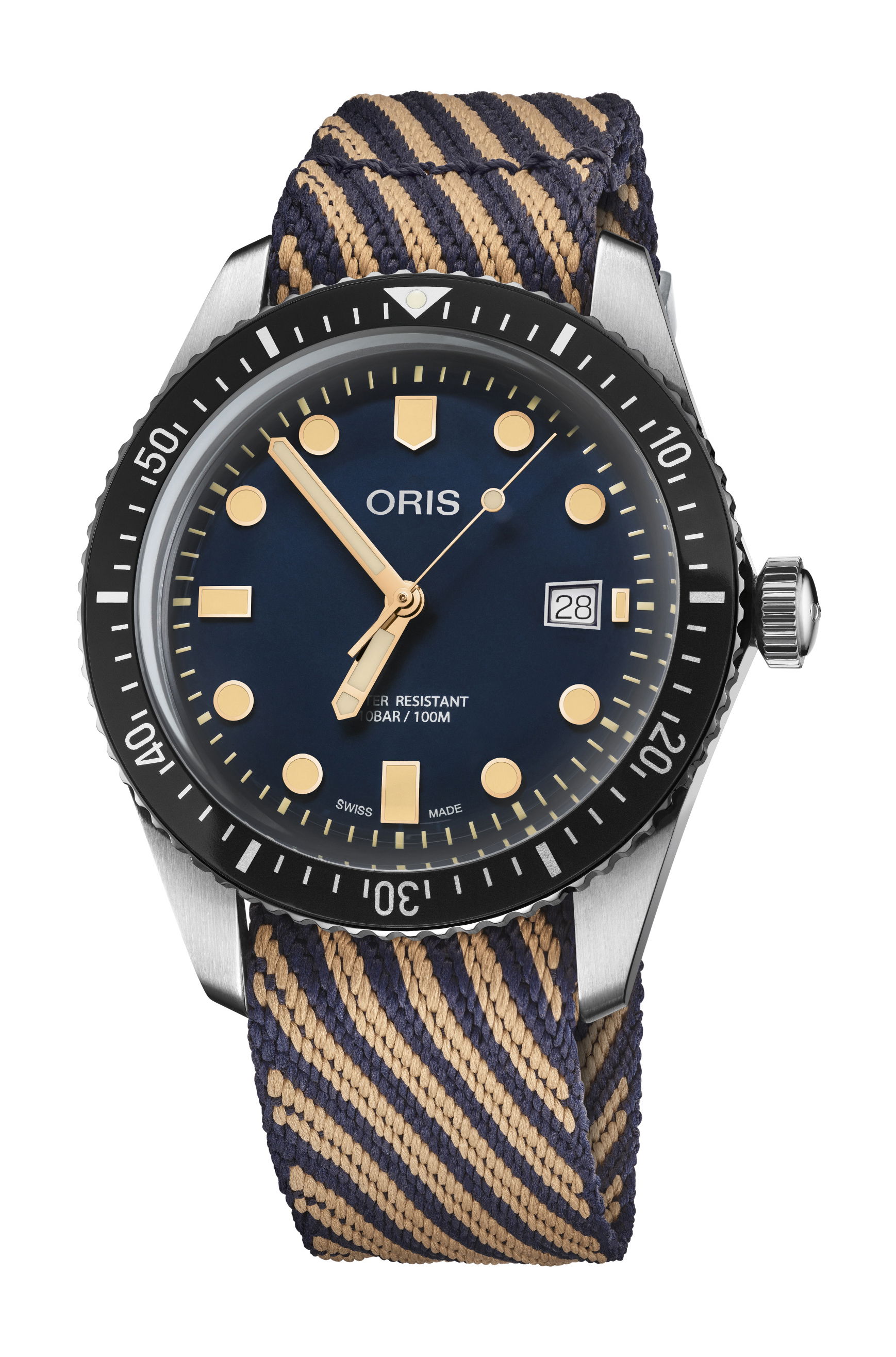 Oris Divers Sixty-Five luxury timepiece - detailed view