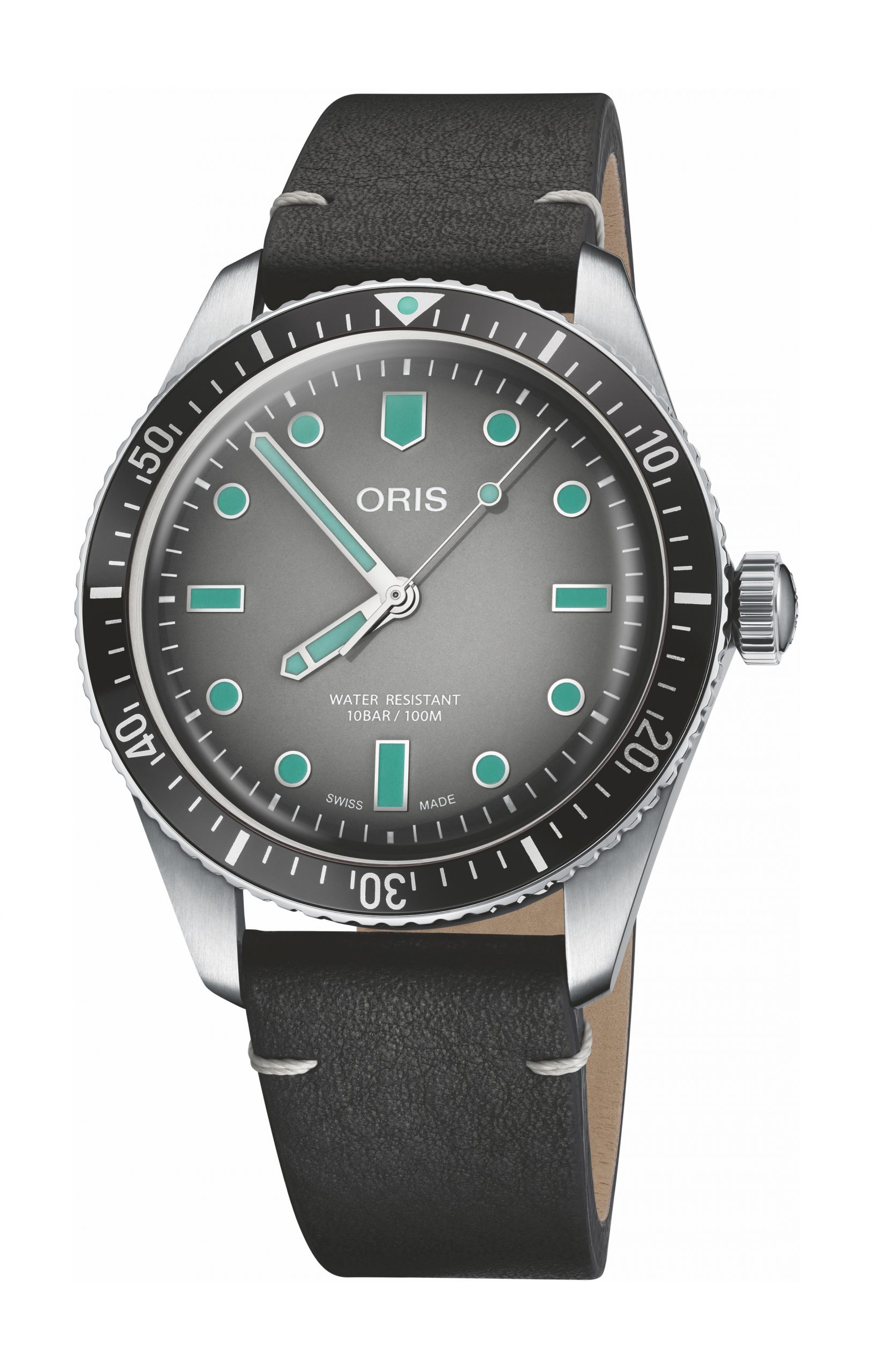 Oris Divers Sixty-Five luxury timepiece - detailed view
