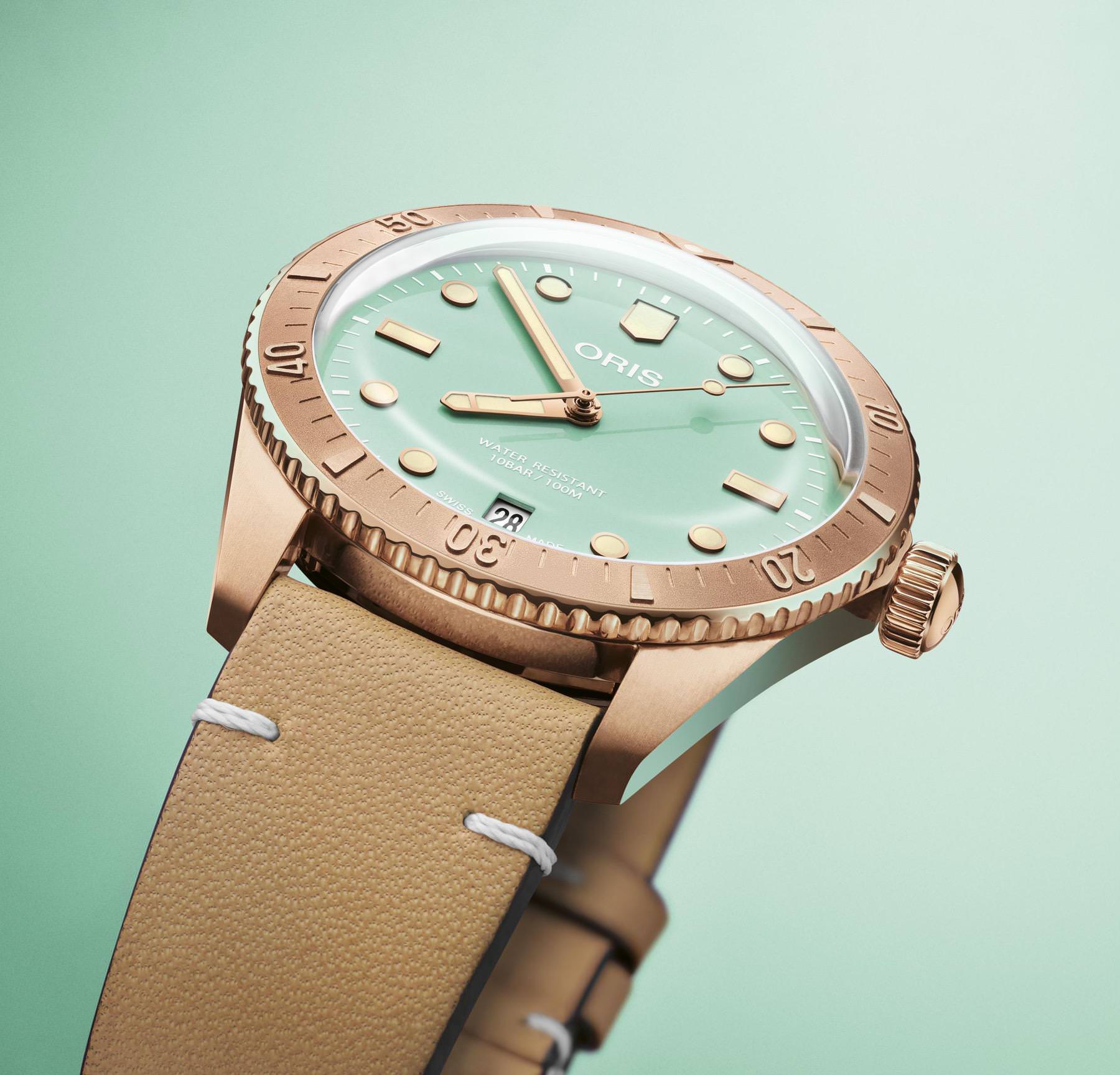 Oris Divers Sixty-Five ‘Cotton Candy’ - View 2