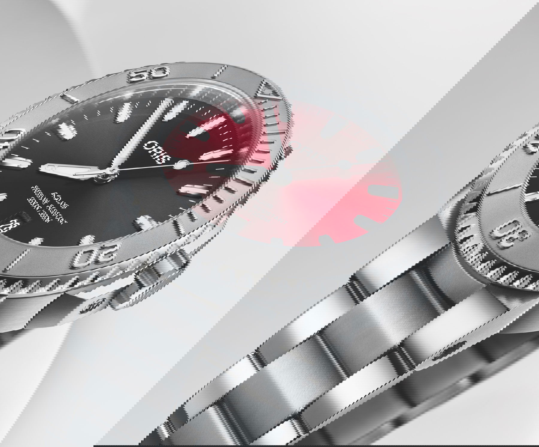 Oris Aquis Date Relief - View 2