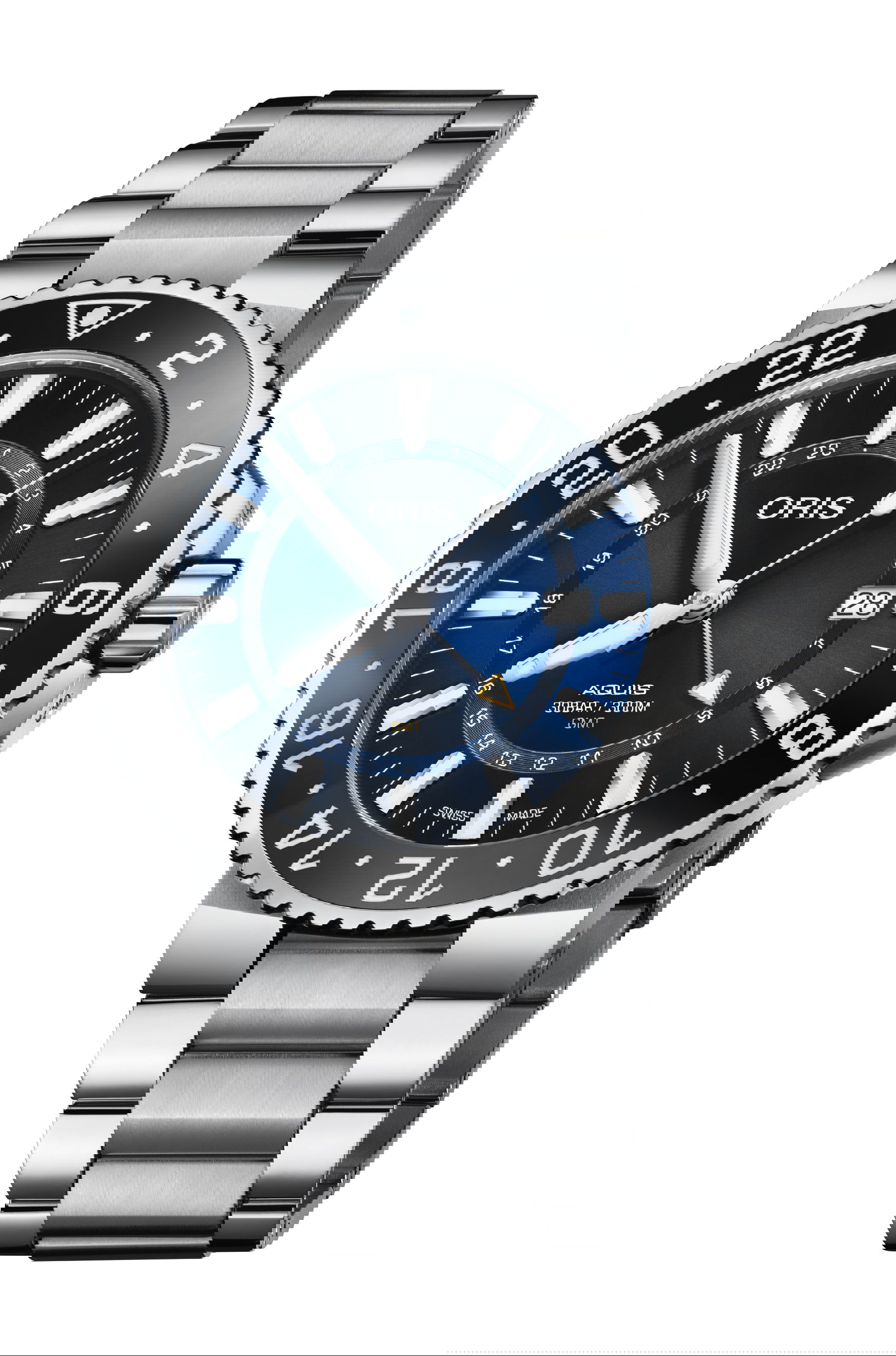 Oris Aquis GMT Date luxury timepiece - detailed view