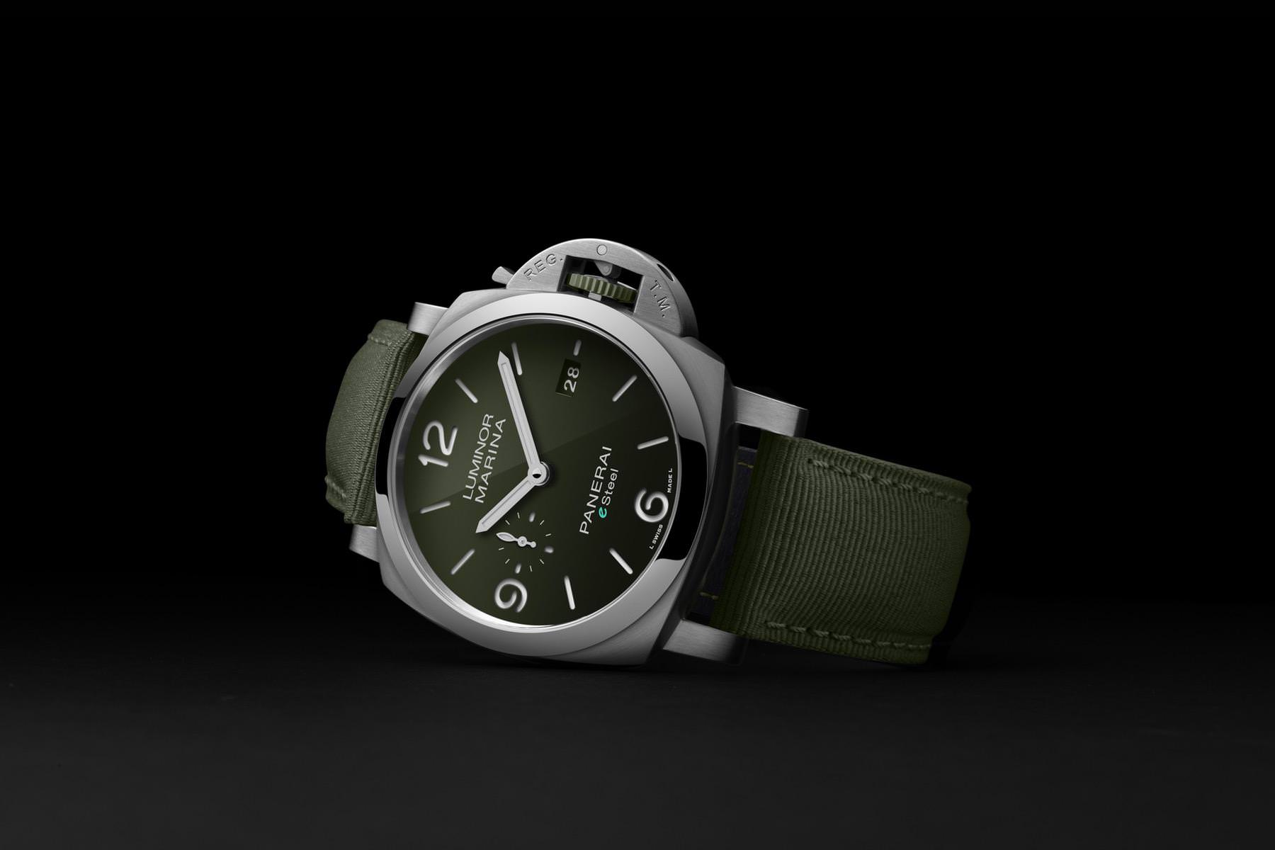 Panerai Luminor Marina eSteel Verde Smeraldo - View 2