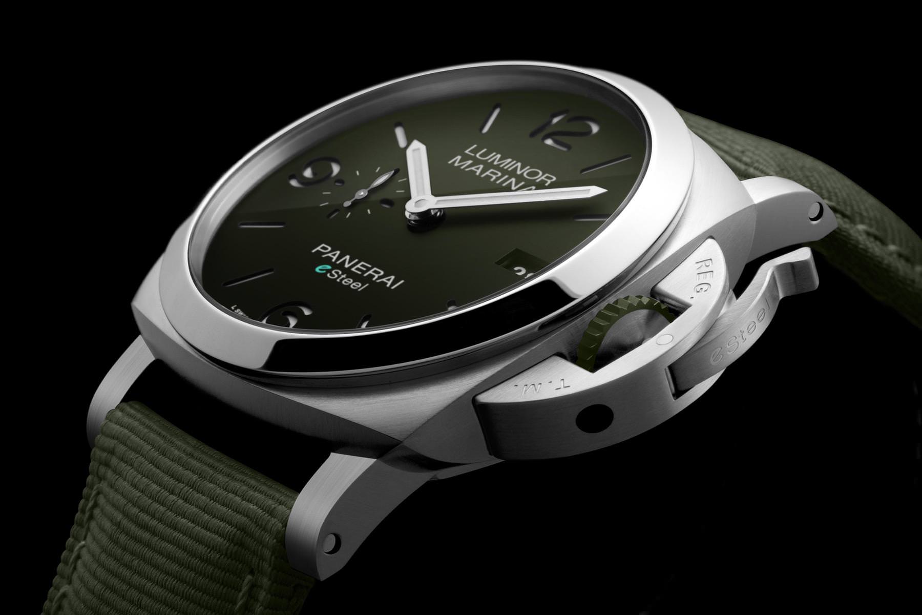 Panerai Luminor Marina eSteel Verde Smeraldo - View 3