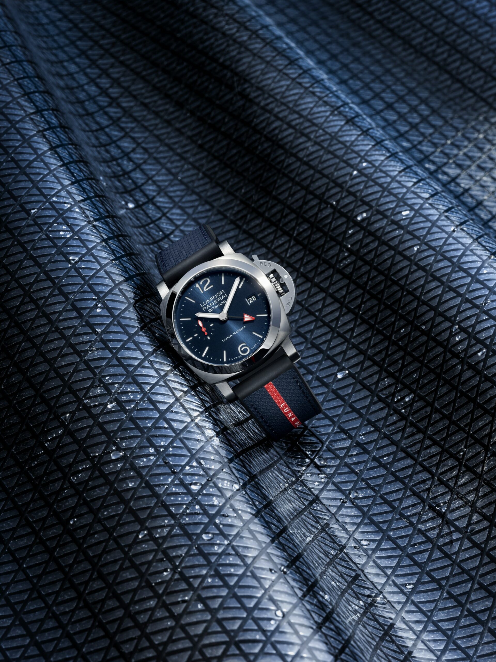 Panerai Luminor Quaranta Bitempo Luna Rossa - View 2