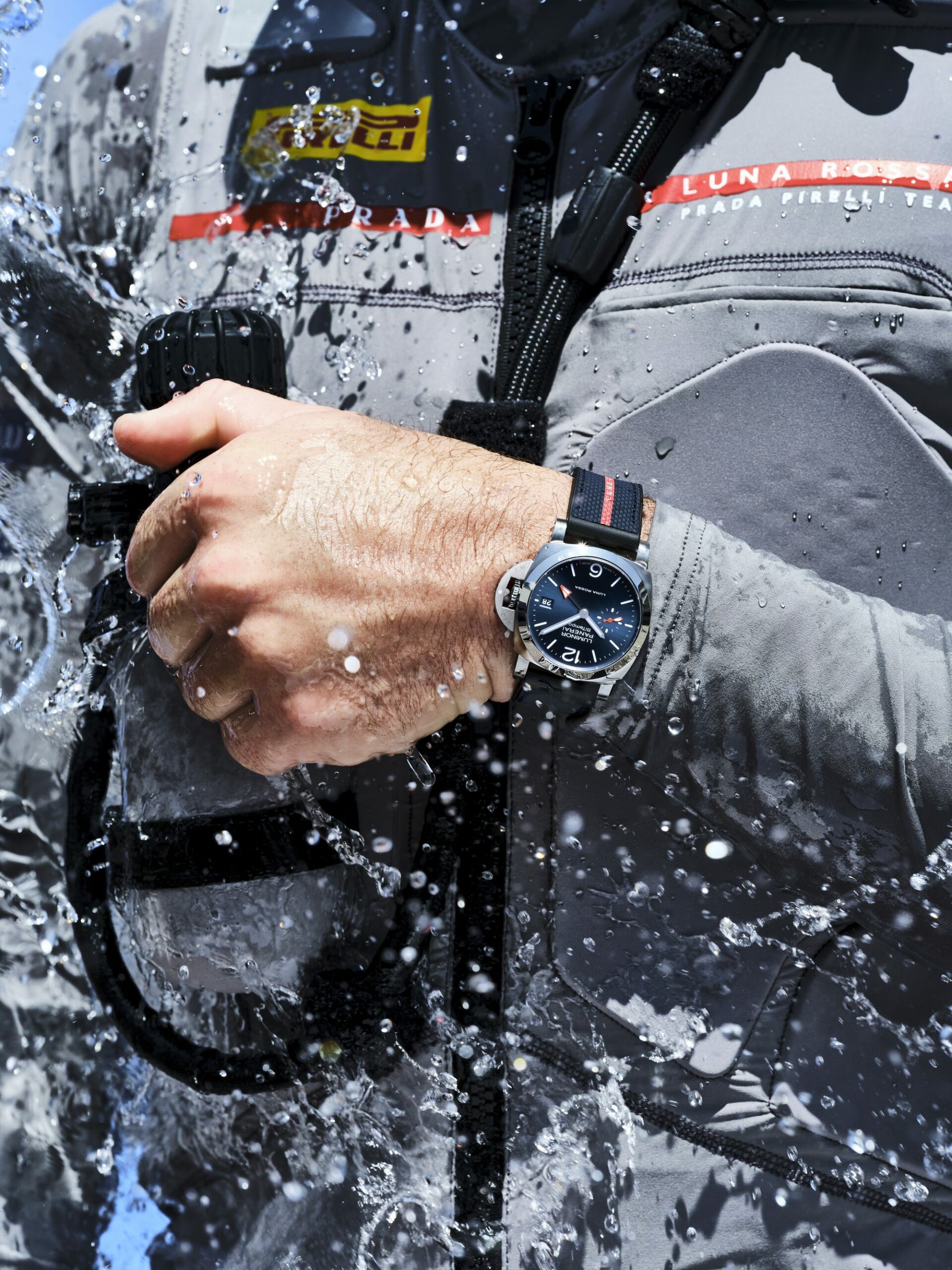 Panerai Luminor Quaranta Bitempo Luna Rossa - View 3