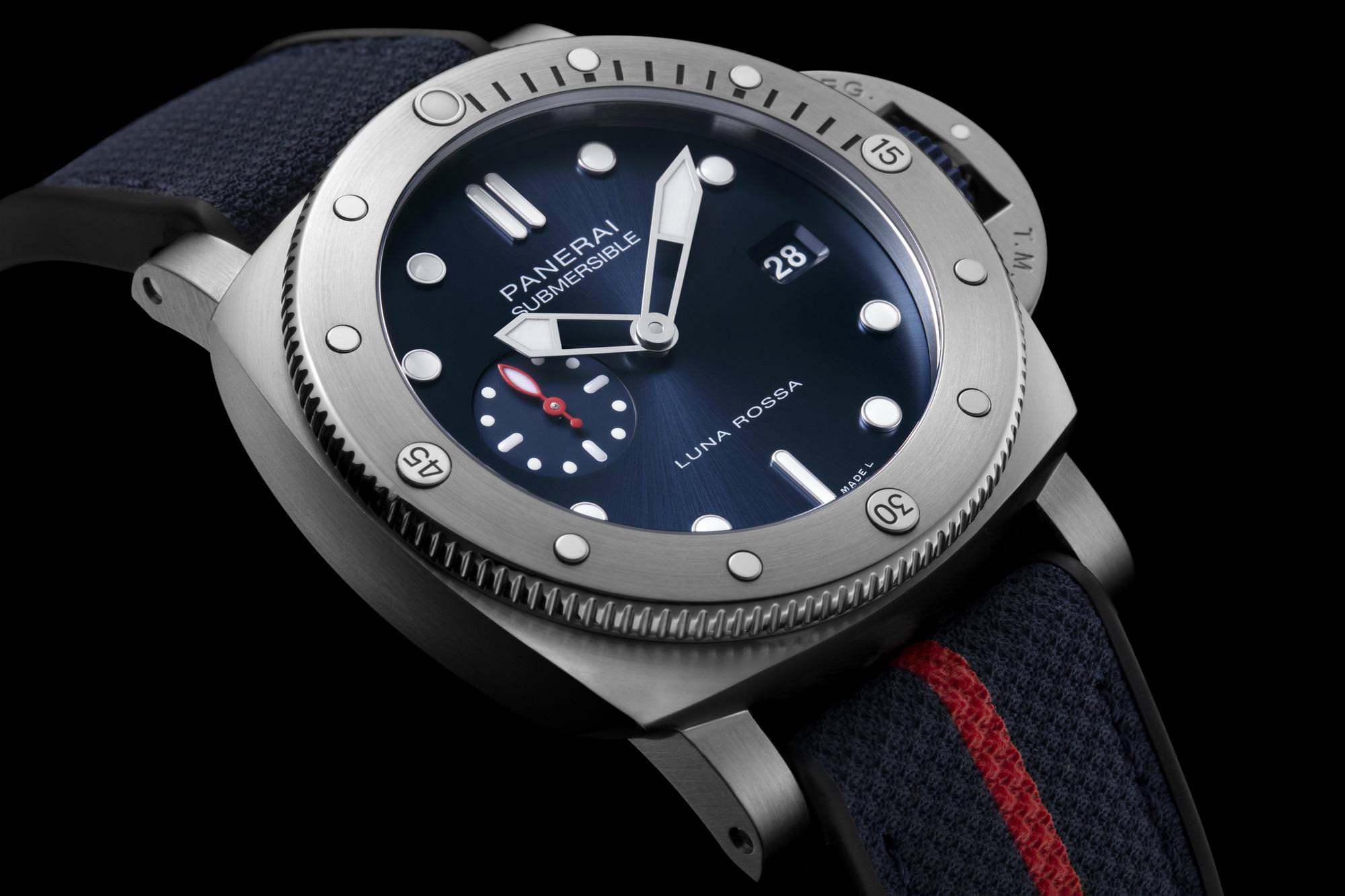 Panerai Submersible QuarantaQuattro Luna Rossa - View 3