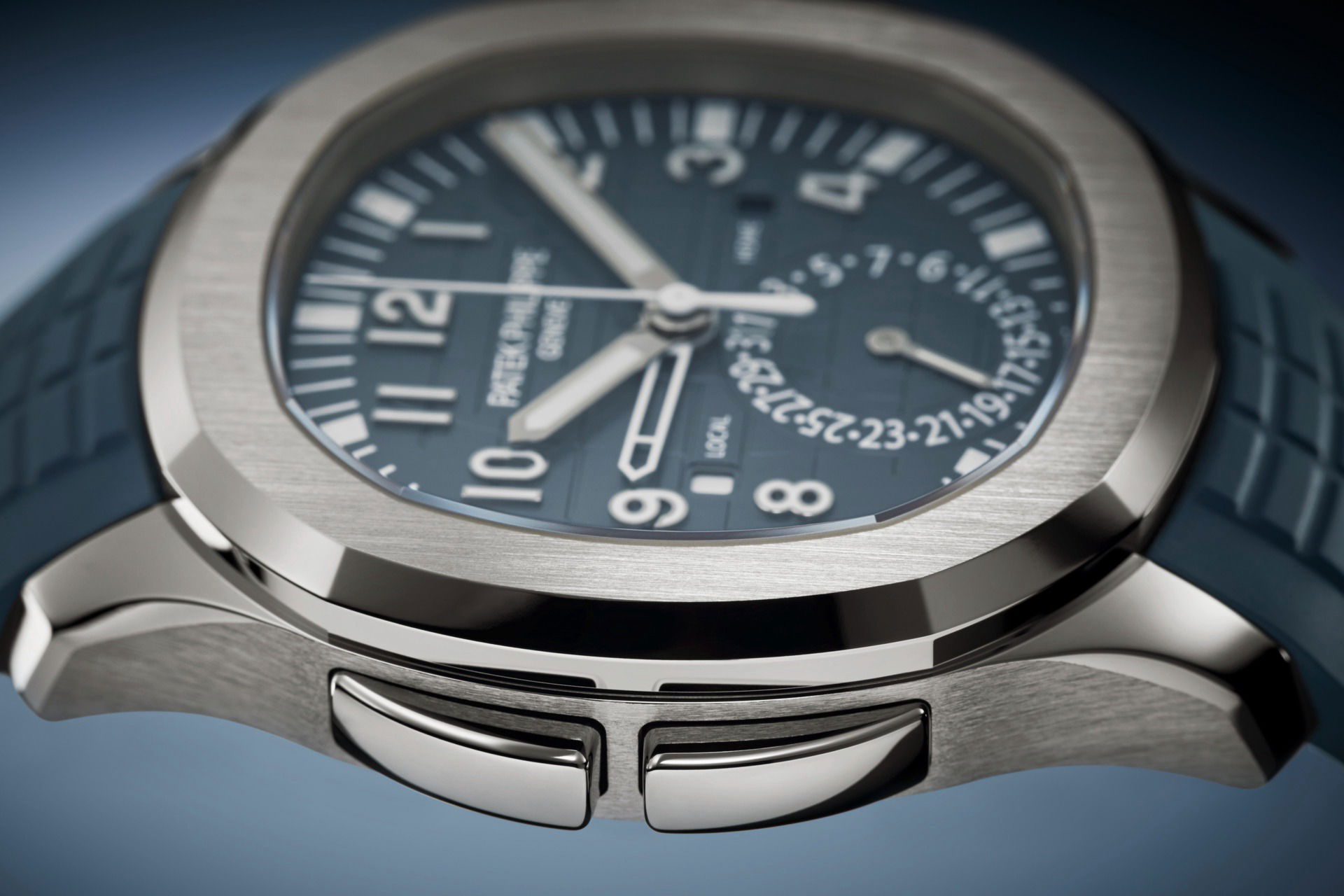Patek Philippe Aquanaut Travel Time - View 2