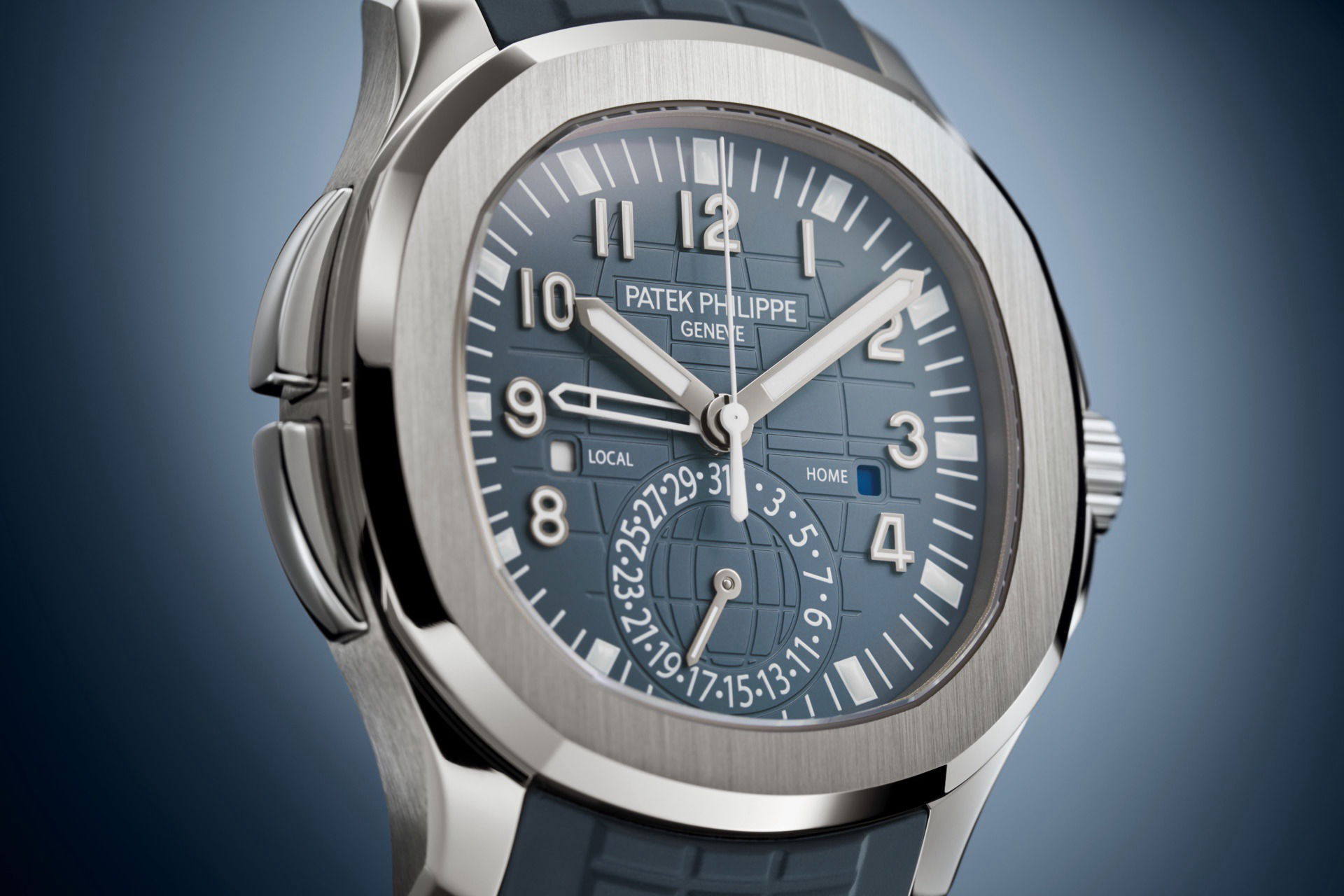 Patek Philippe Aquanaut Travel Time - View 3