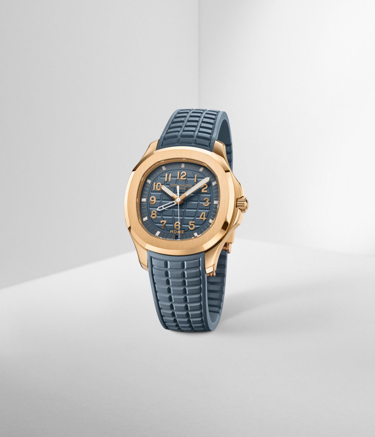 Patek Philippe Aquanaut Travel Time - View 2