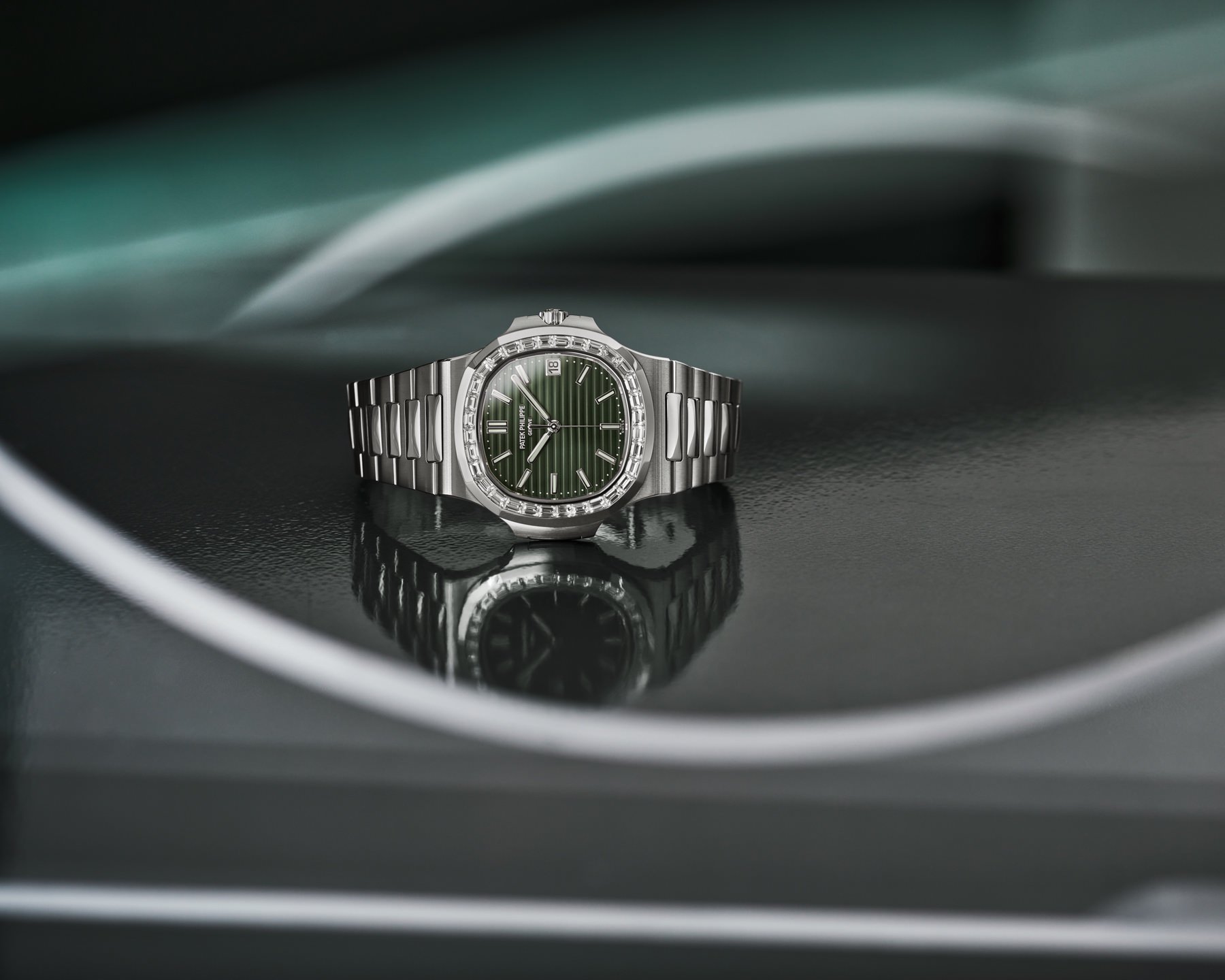 Patek Philippe Nautilus - View 2