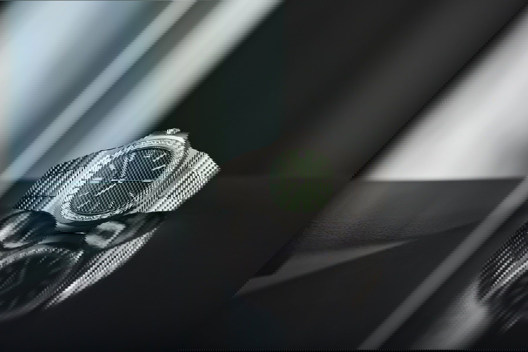 Patek Philippe Nautilus - View 3