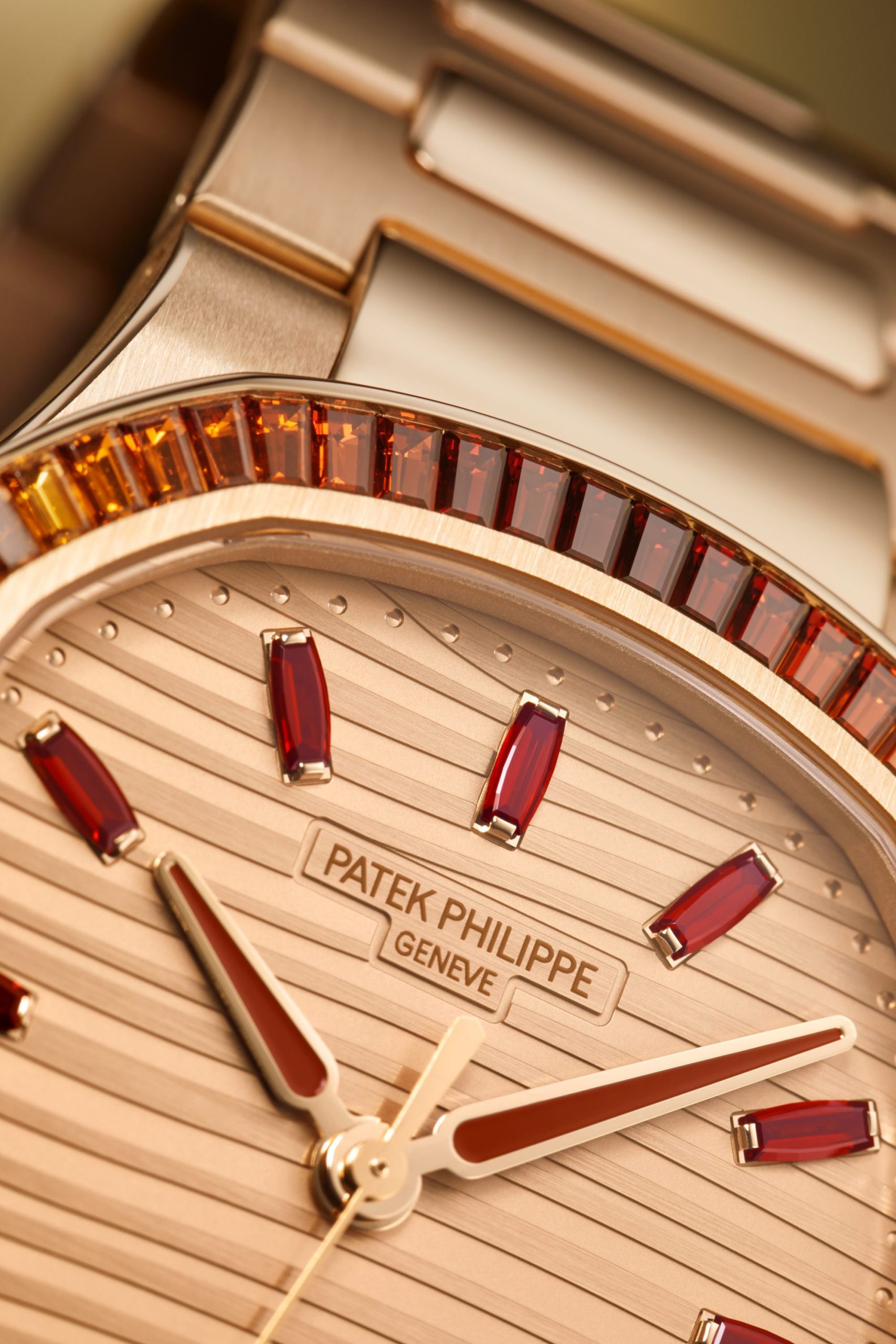 Patek Philippe Nautilus Joaillerie Ladies - View 2