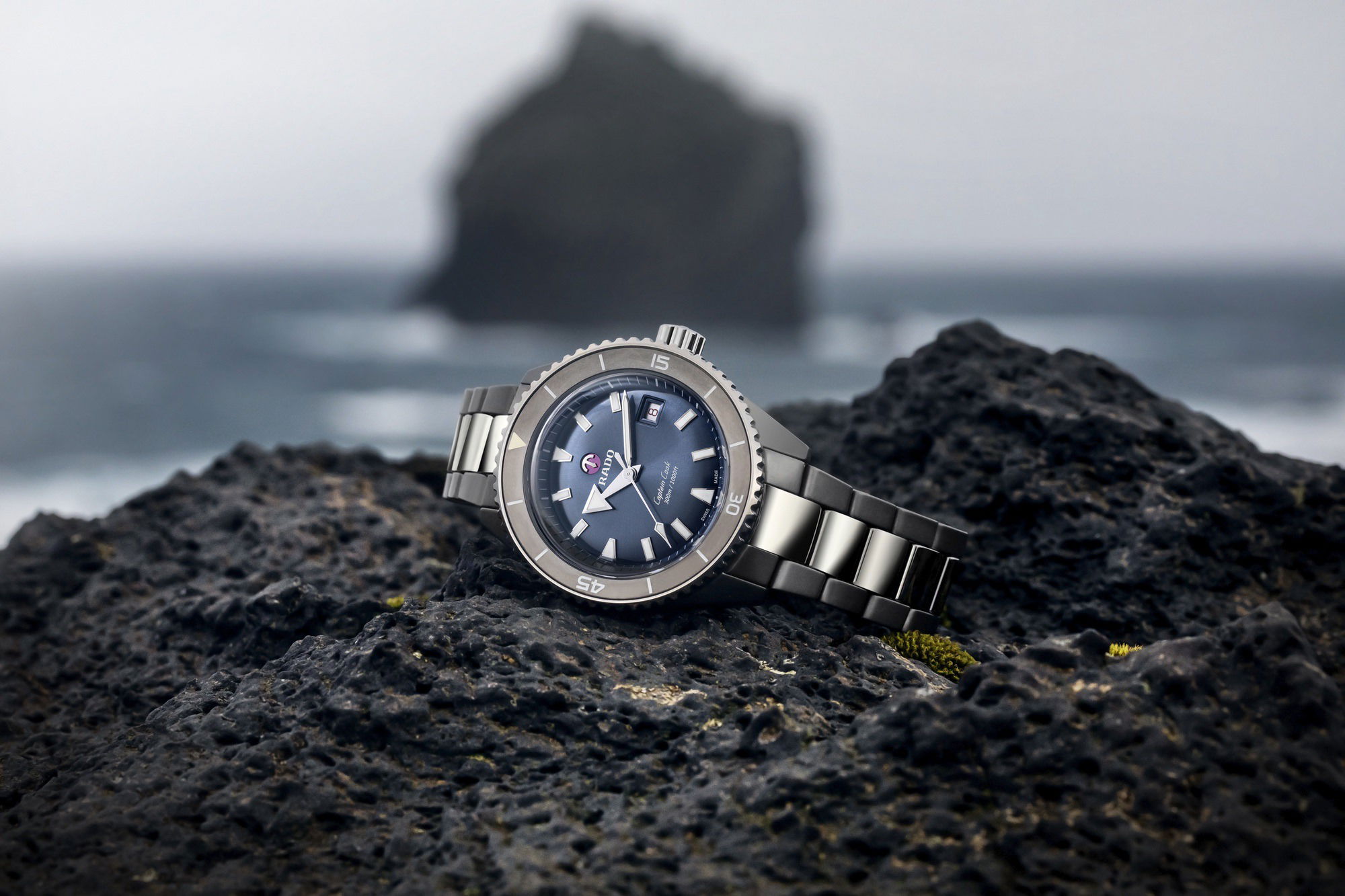Rado Captain Cook High-Tech Ceramic Diver - View 2
