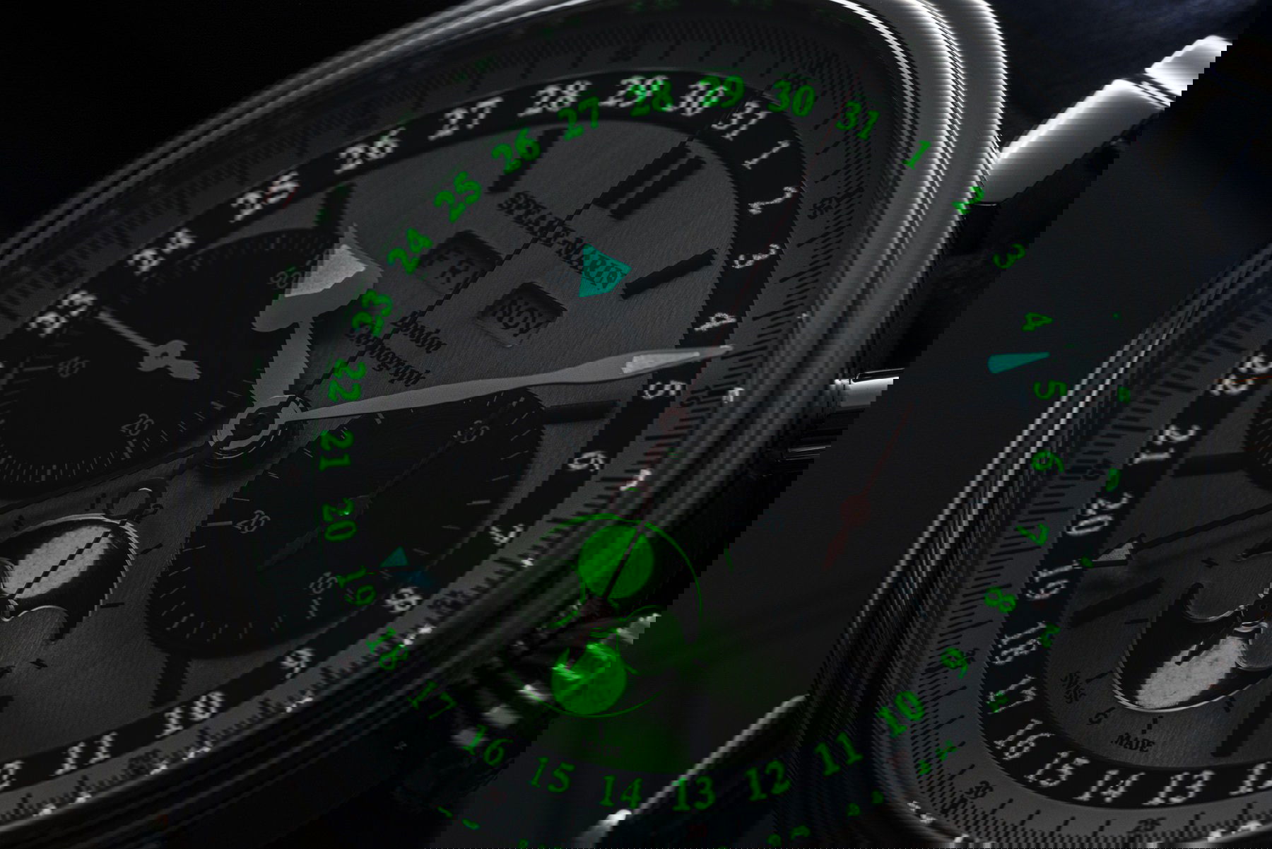 Speake-Marin London Chronograph Triple Date - View 2