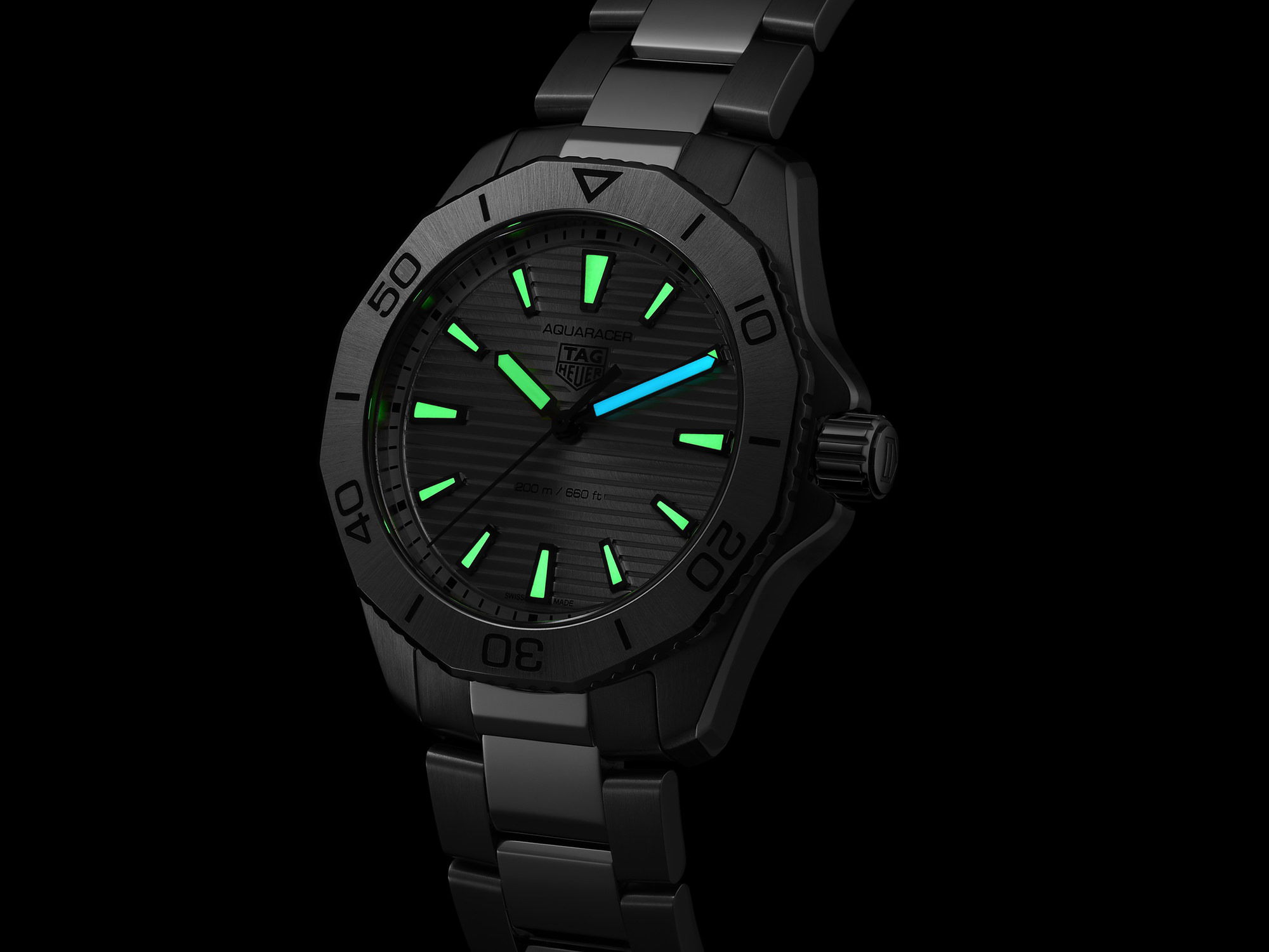 TAG Heuer Aquaracer Professional 200 - View 3