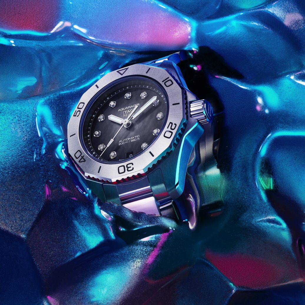 TAG Heuer Aquaracer Professional 200 Date - View 3