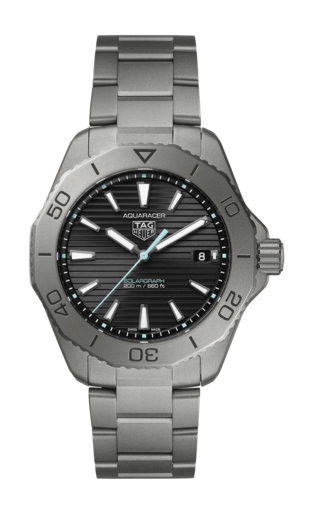 TAG Heuer Aquaracer Professional 200 Solargraph luxury timepiece - detailed view