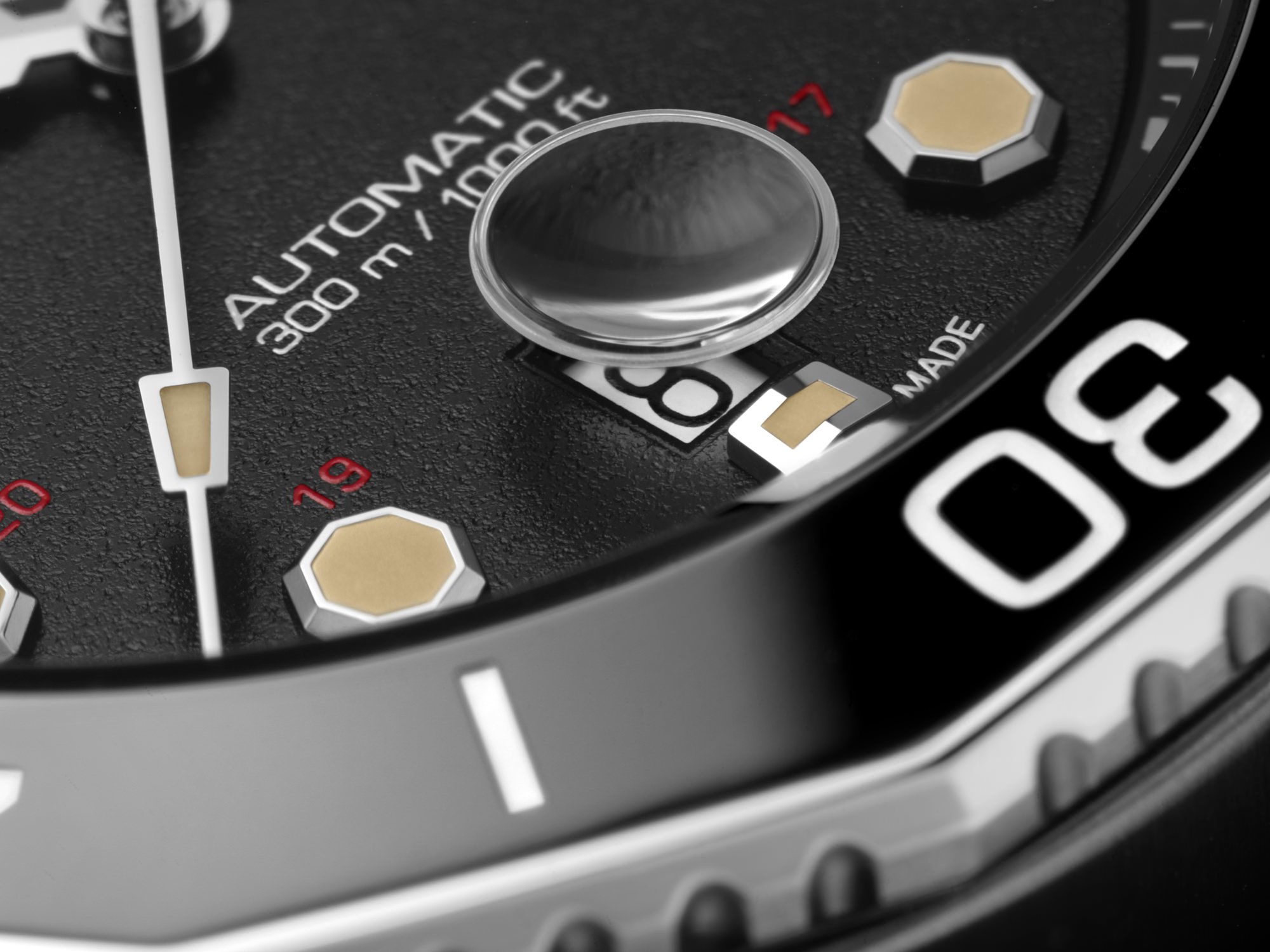 TAG Heuer Aquaracer Professional 300 Tribute to Ref. 844 - View 2