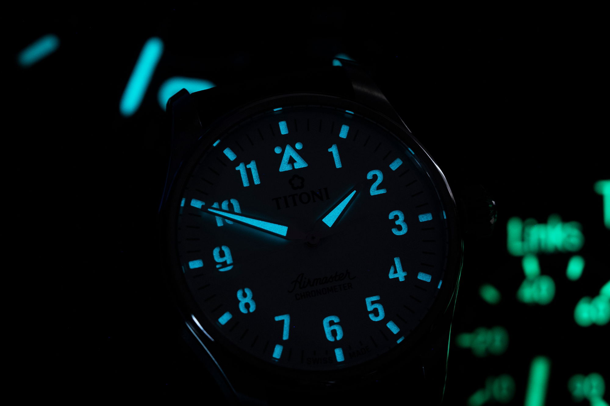 Titoni Airmaster Pilot Titan - View 2