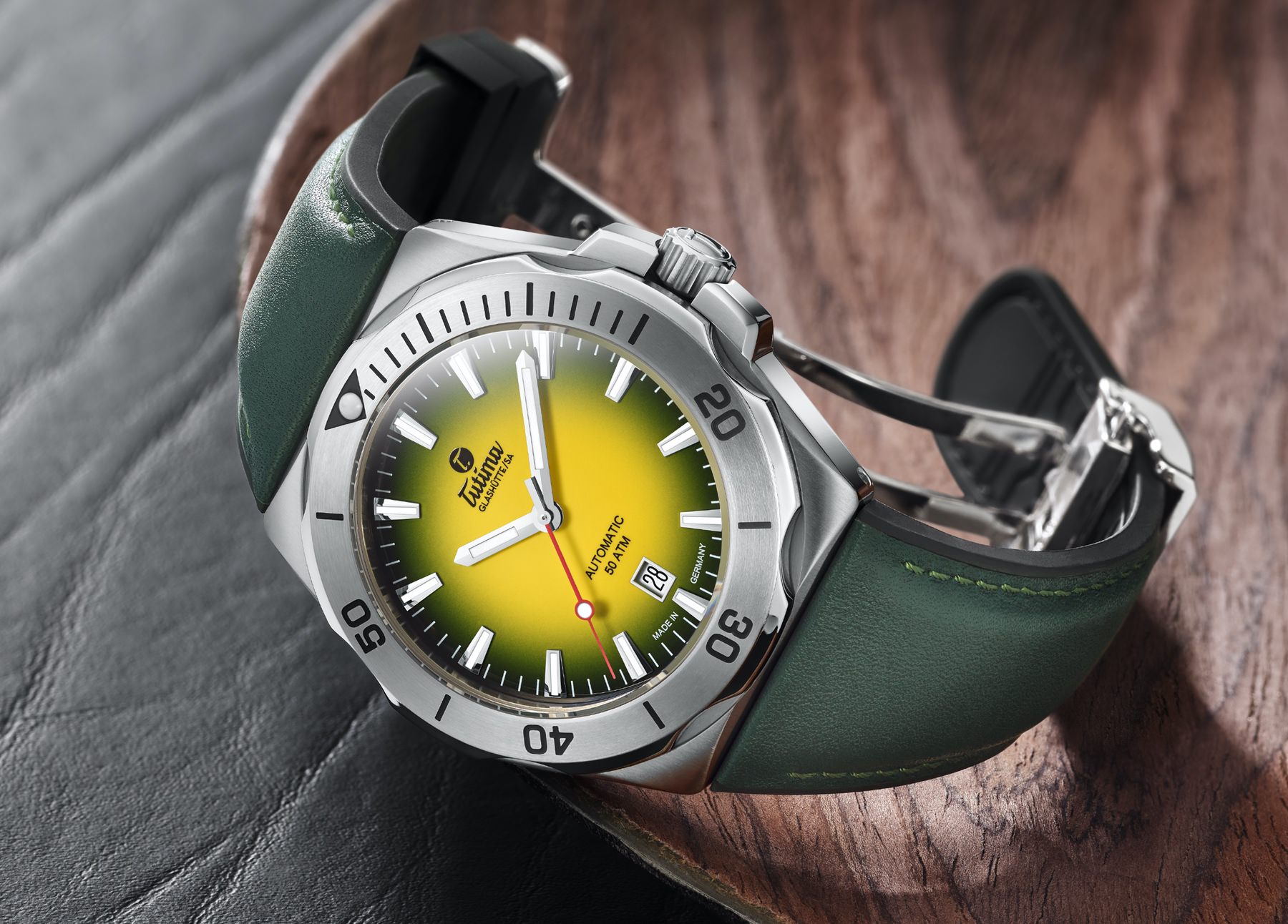 Tutima Glashütte M2 Seven Seas S 44 - View 3