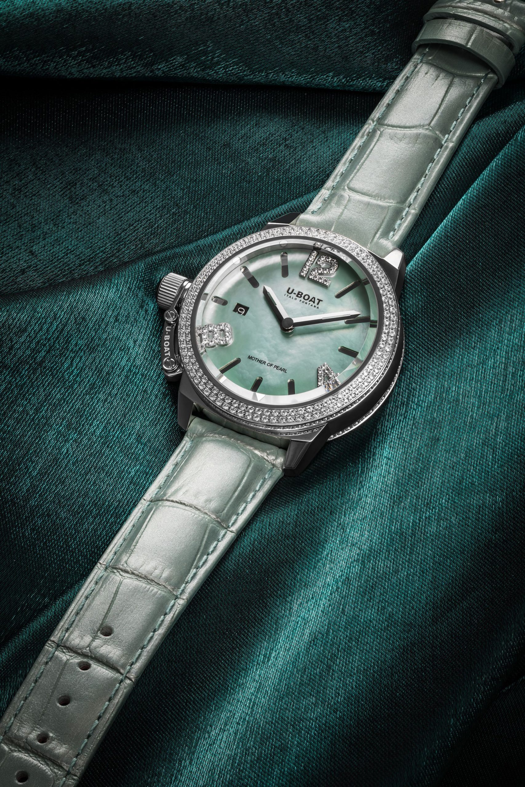 U-Boat Classico 38 Turquoise Mop Precious - View 2