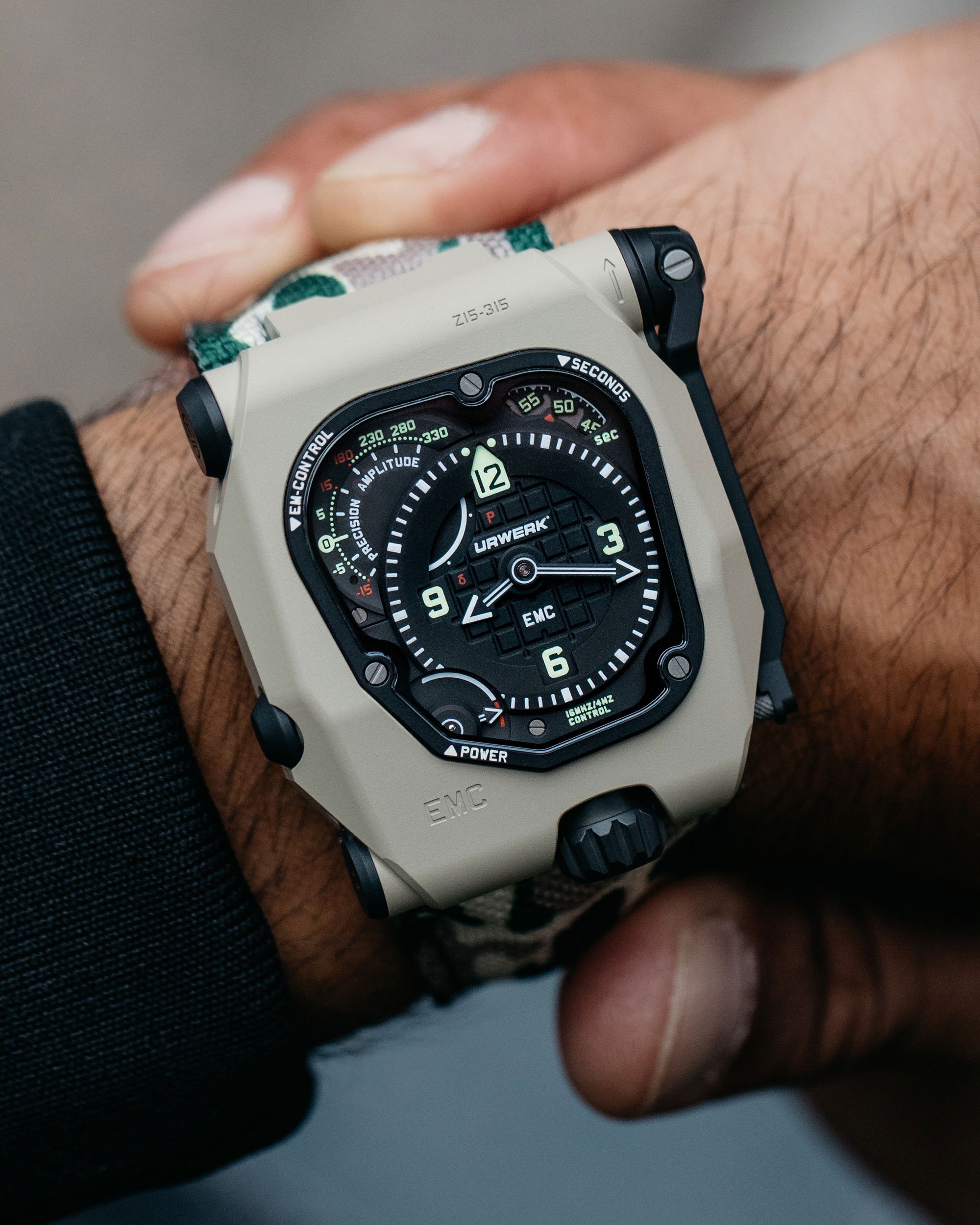 Urwerk EMC Time Hunter Sand - View 2