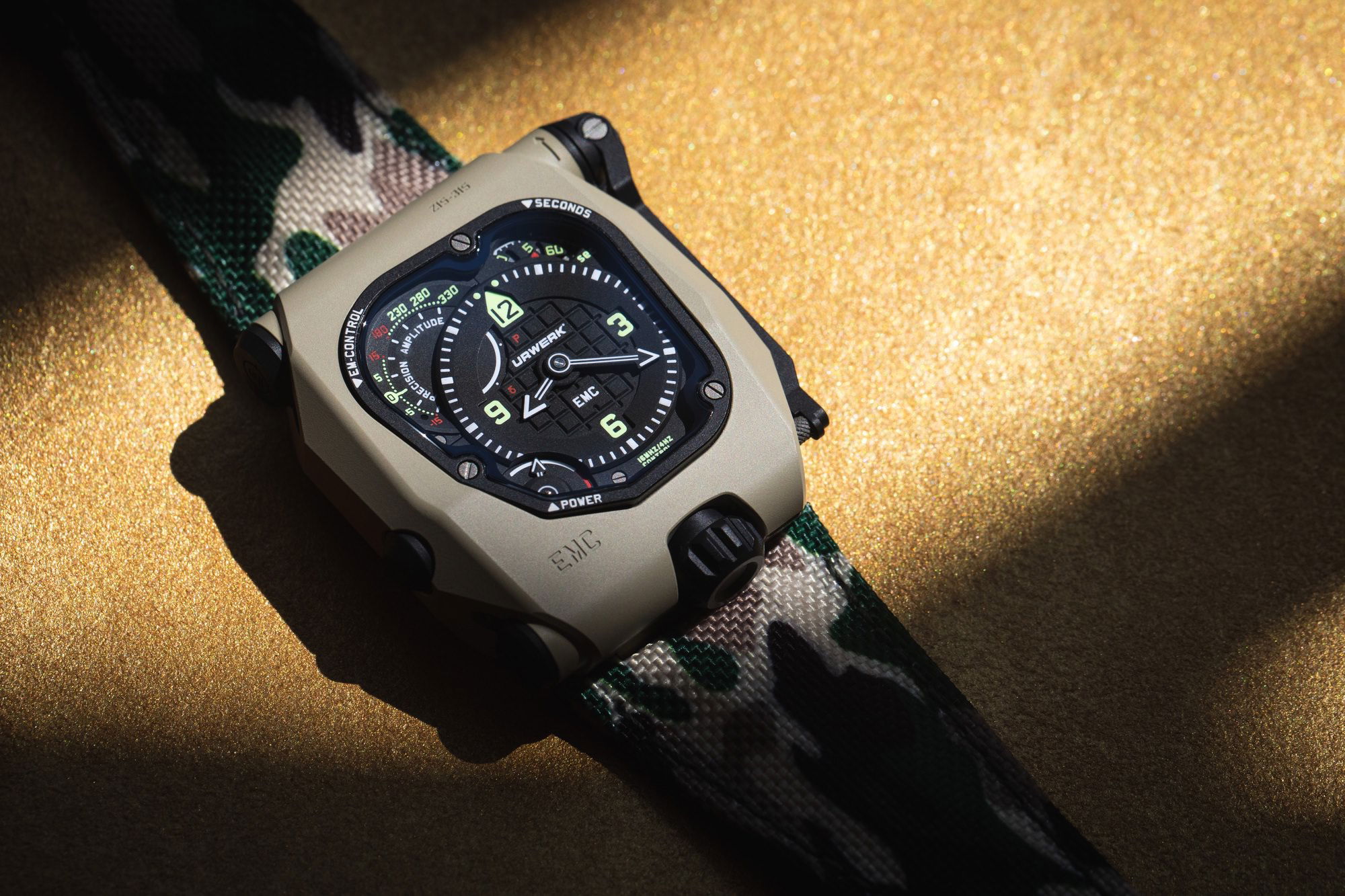Urwerk EMC Time Hunter Sand - View 3