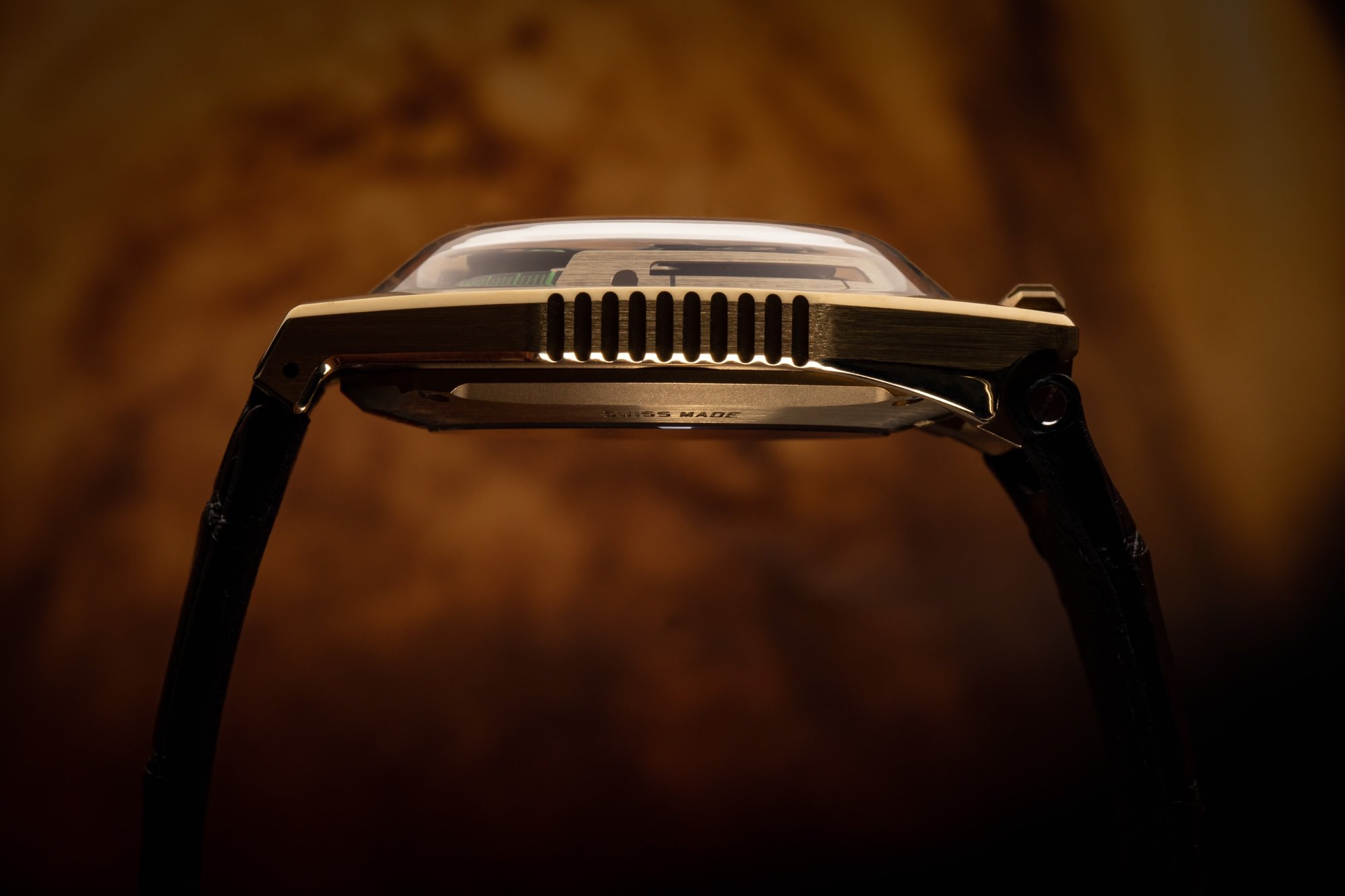 Urwerk UR-100 Gold Edition - View 2