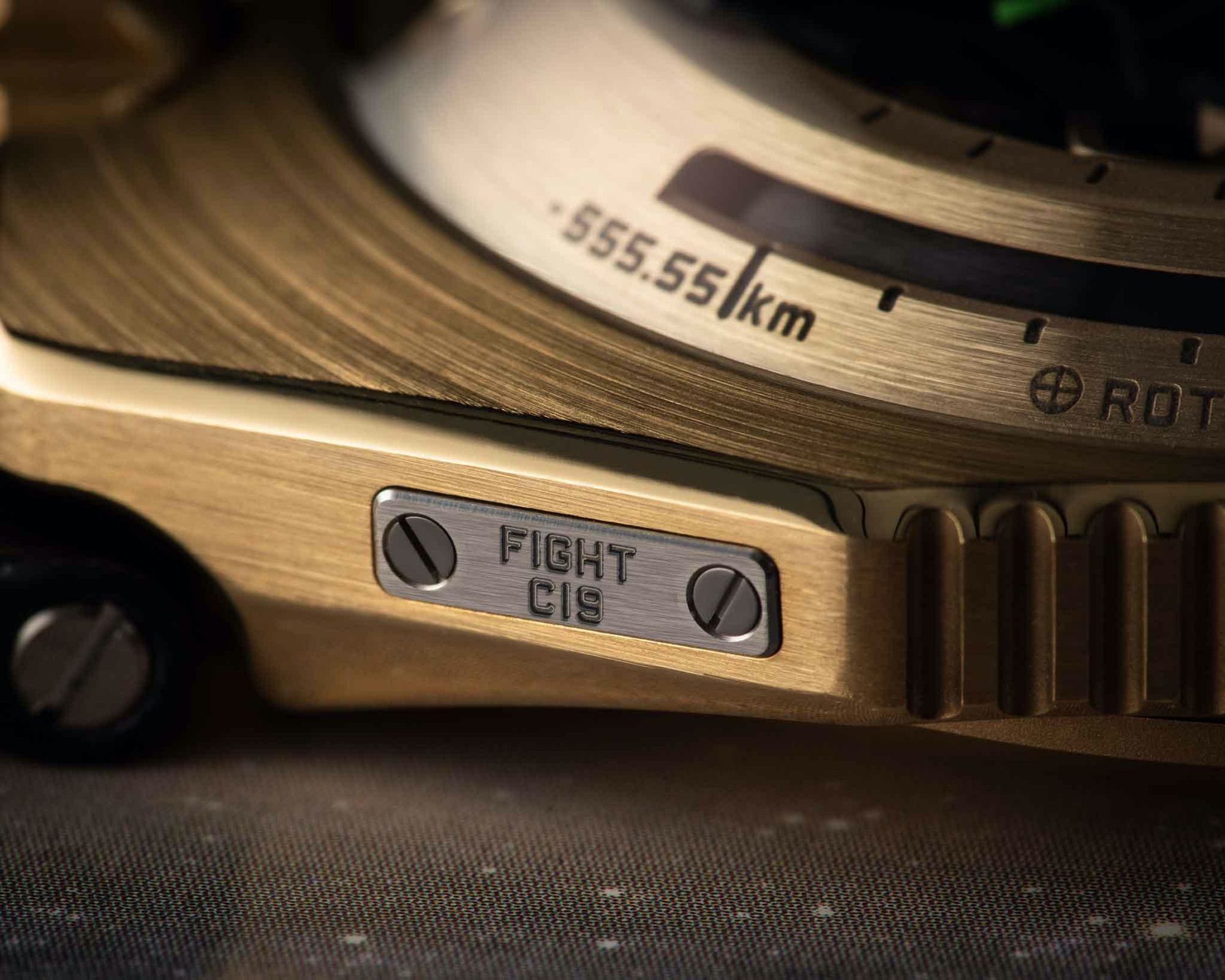 Urwerk UR-100 Gold Edition - View 3