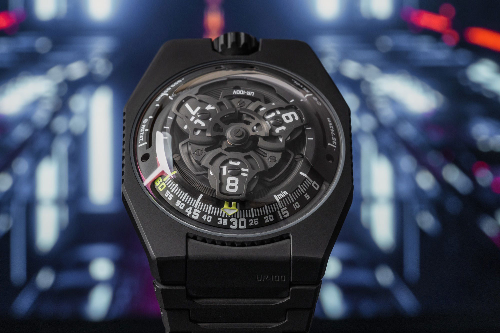 Urwerk UR-100V Full Black Titanium Jacket - View 3