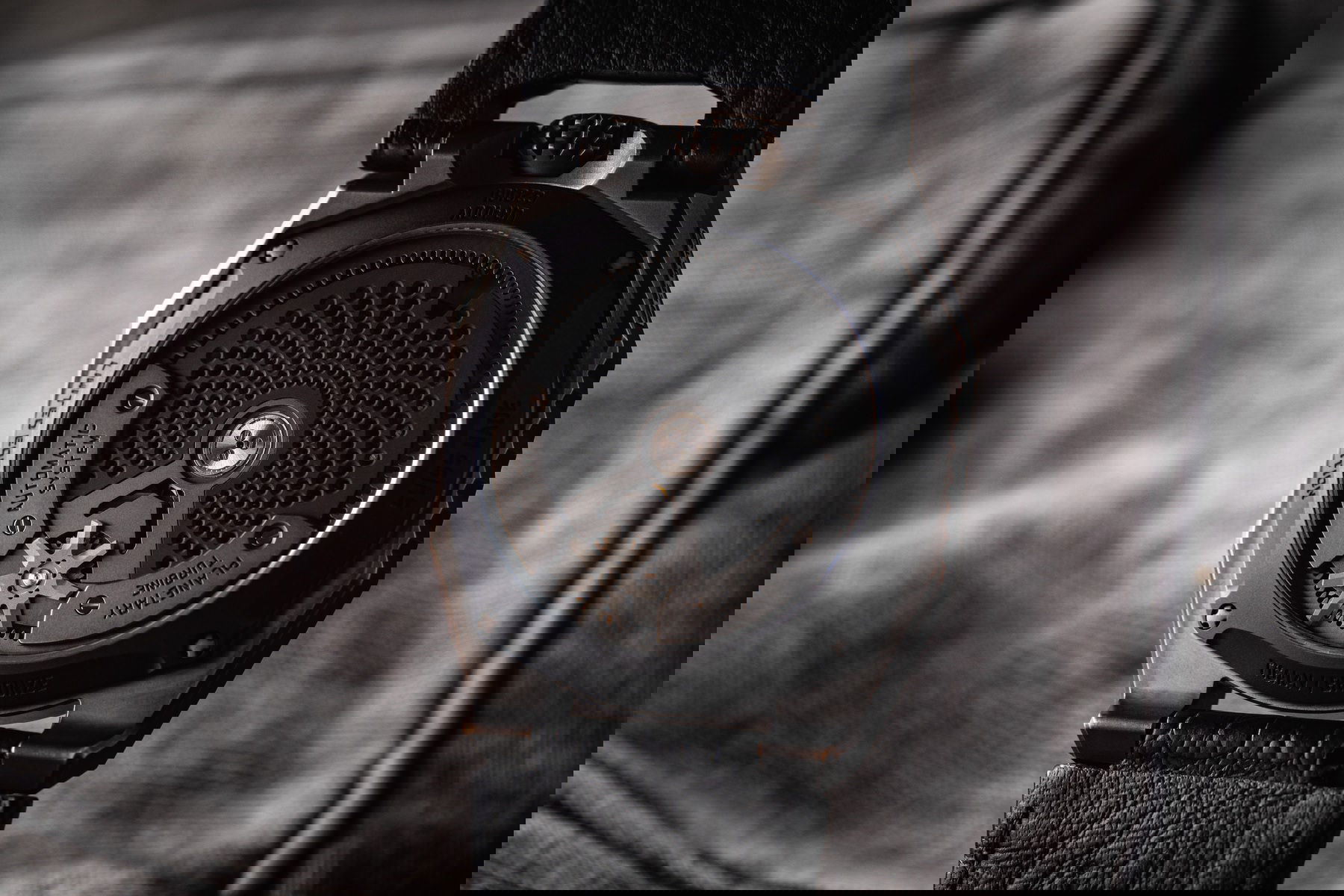 Urwerk UR-100V “T-Rex” - View 3